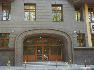 Гранитный фасад здания