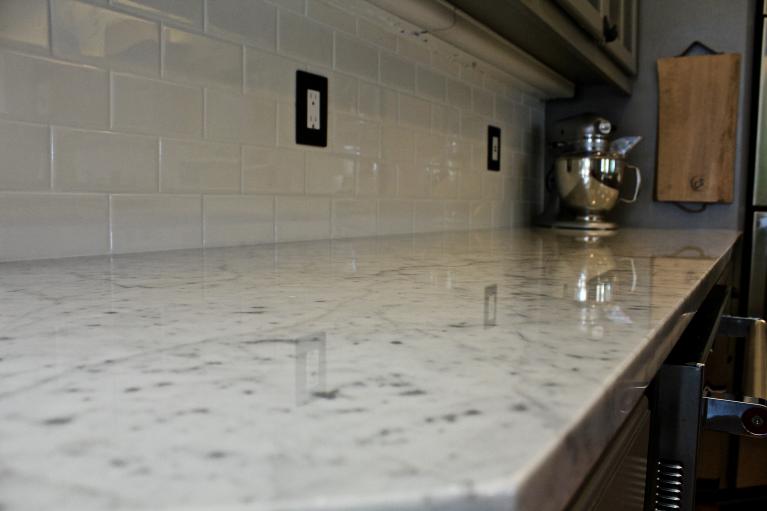 Мраморная столешница на кухне